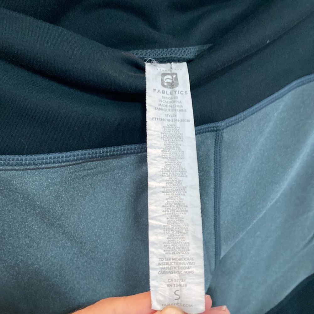 Fabletics capris - Picture 5 of 5